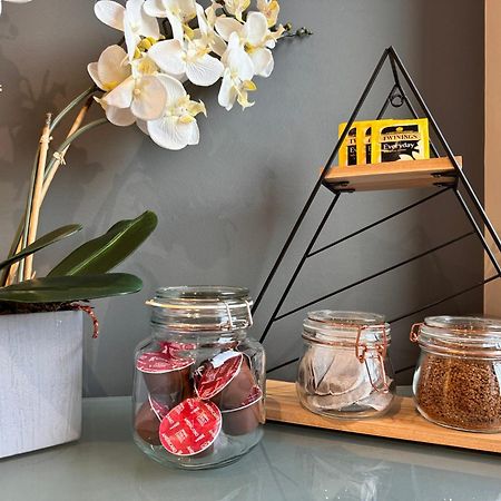 Perfectly Located City Centre Studio Apartment - West One With Free Wifi, Gym Access, Netflix Sheffield Zewnętrze zdjęcie