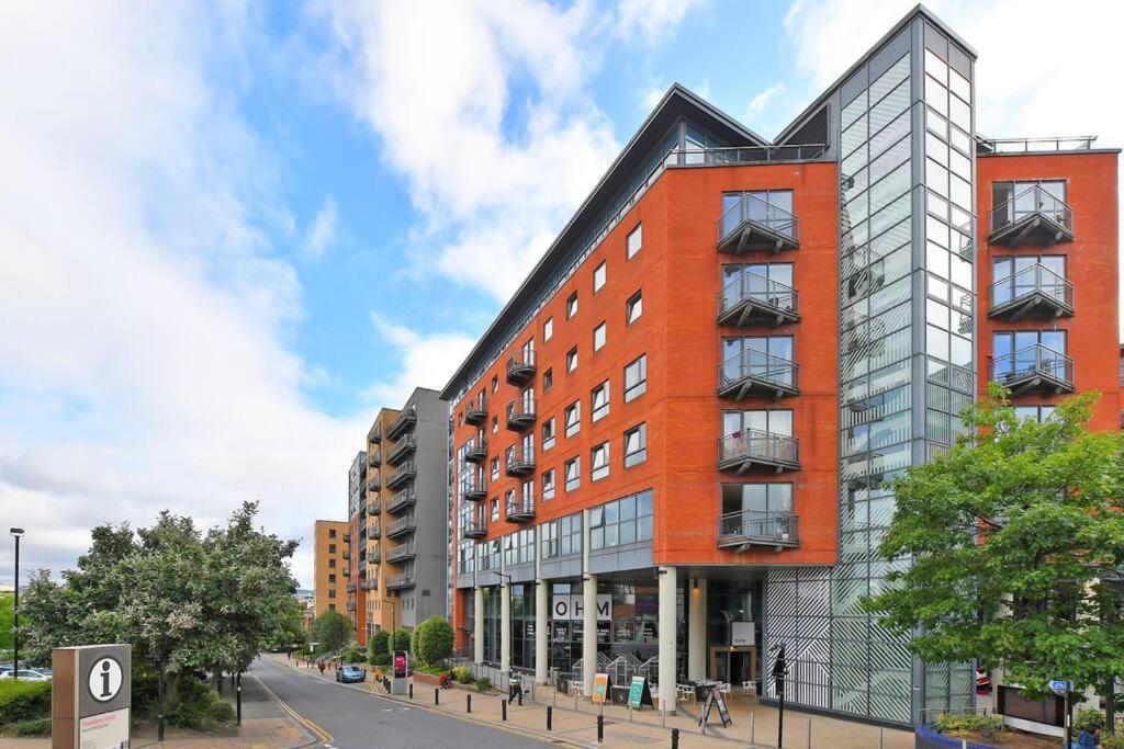 Perfectly Located City Centre Studio Apartment - West One With Free Wifi, Gym Access, Netflix Sheffield Zewnętrze zdjęcie
