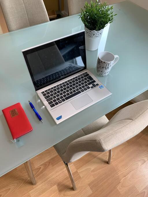 Perfectly Located City Centre Studio Apartment - West One With Free Wifi, Gym Access, Netflix Sheffield Zewnętrze zdjęcie