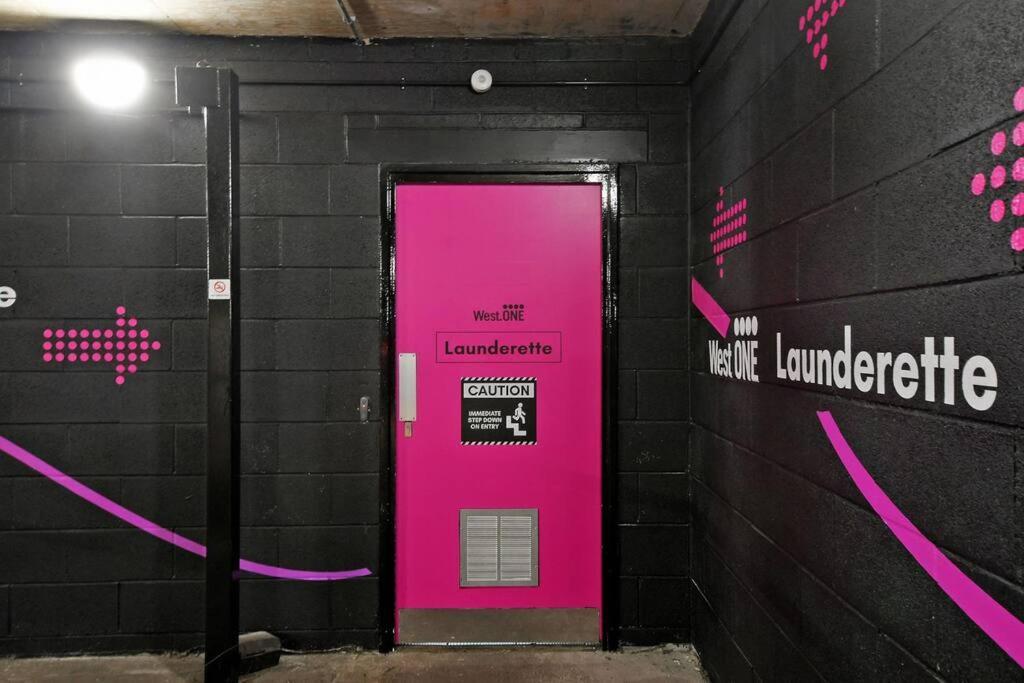 Perfectly Located City Centre Studio Apartment - West One With Free Wifi, Gym Access, Netflix Sheffield Zewnętrze zdjęcie