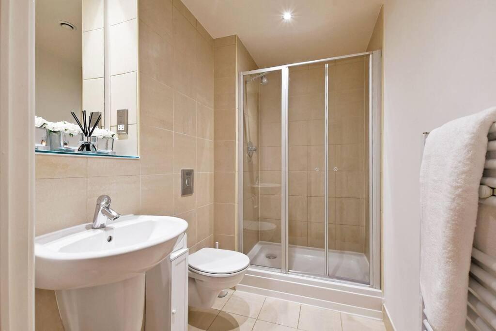 Perfectly Located City Centre Studio Apartment - West One With Free Wifi, Gym Access, Netflix Sheffield Zewnętrze zdjęcie
