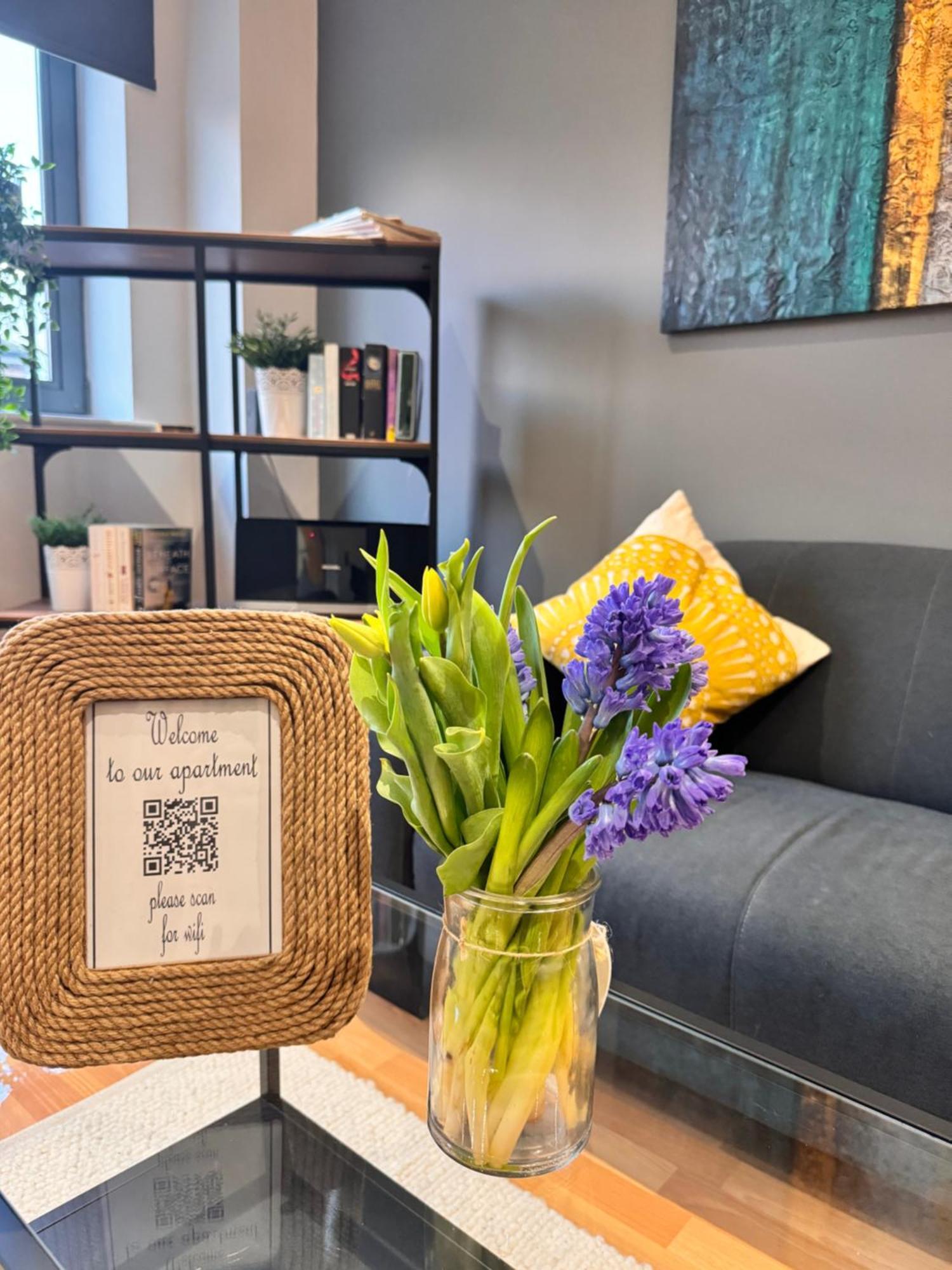 Perfectly Located City Centre Studio Apartment - West One With Free Wifi, Gym Access, Netflix Sheffield Zewnętrze zdjęcie